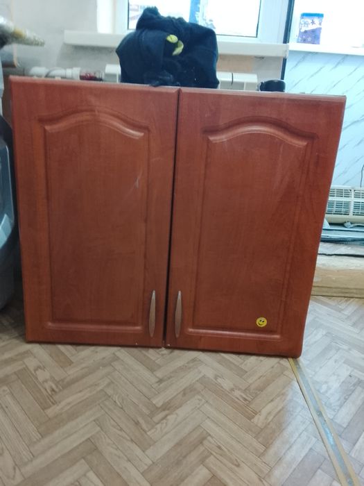 Два шкафа на стену.