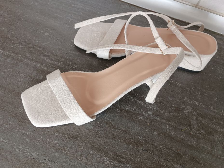 Дамски сандали на ток