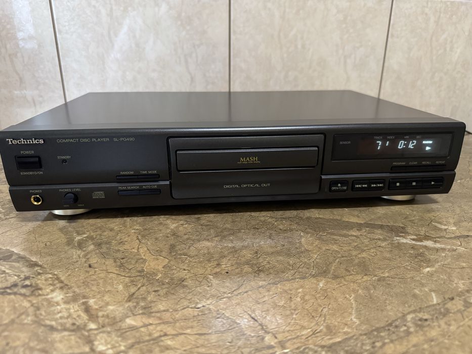 Technics -Compact Disc Player