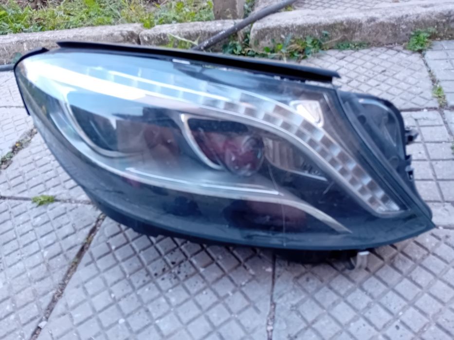 Десен фар за Мерцедес W222 Mercedes-Benz W222 Led