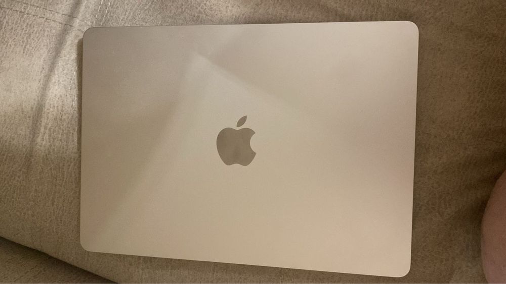 Продам Макбук Air M3