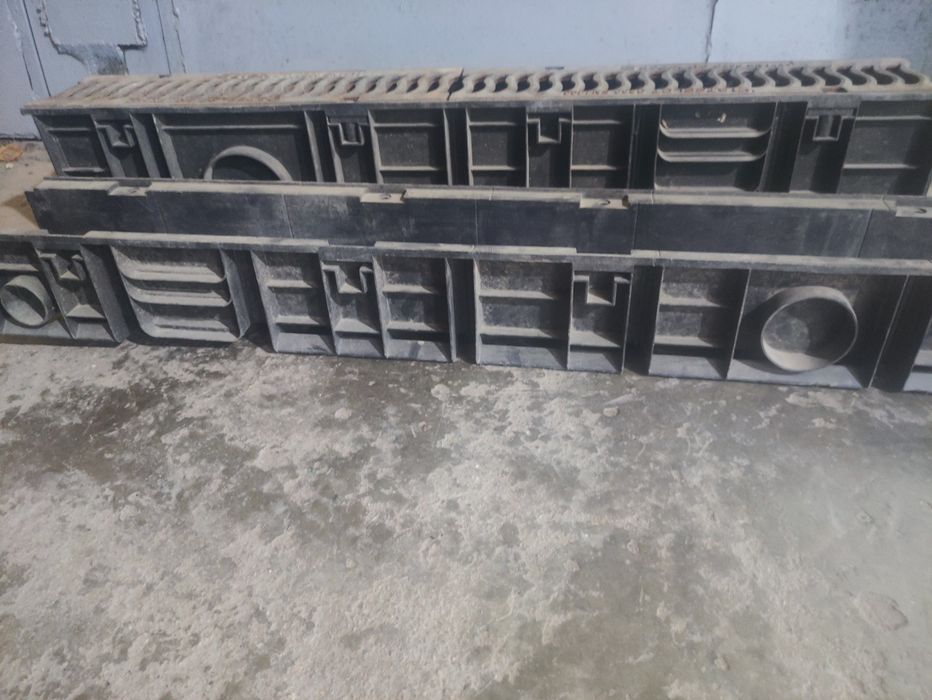 Лоток водоотводный с решеткой
