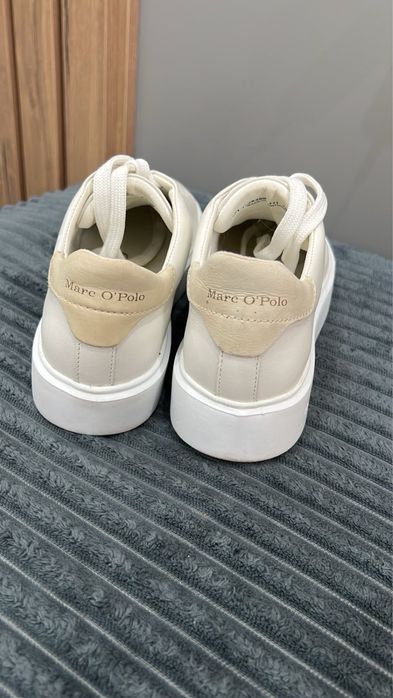 дамски бежови кецове