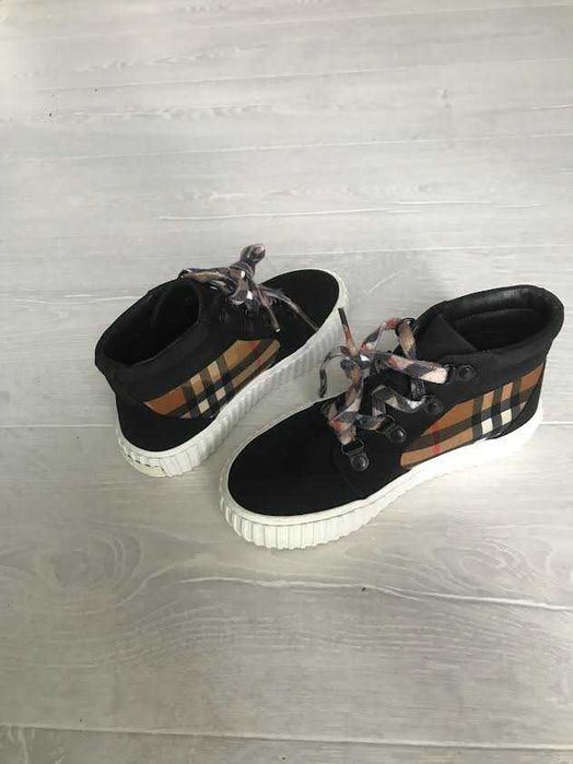 Ghetute copii Burberry impecabile