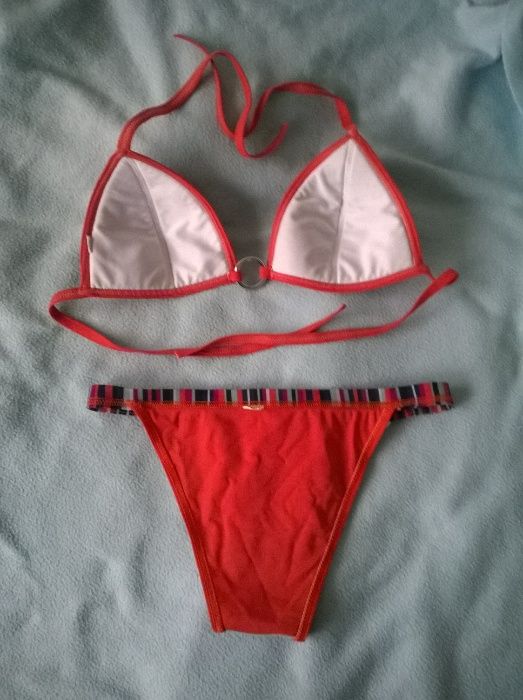 Оранжев бански с пъстро горнище