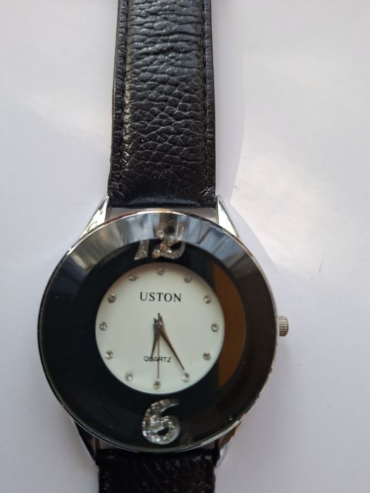 Дамски дизайнерски Марков кварцов часовник от колекция  на USTON.