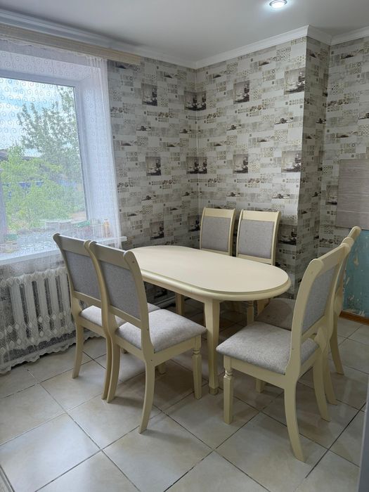 Продам недорого стол со стульями