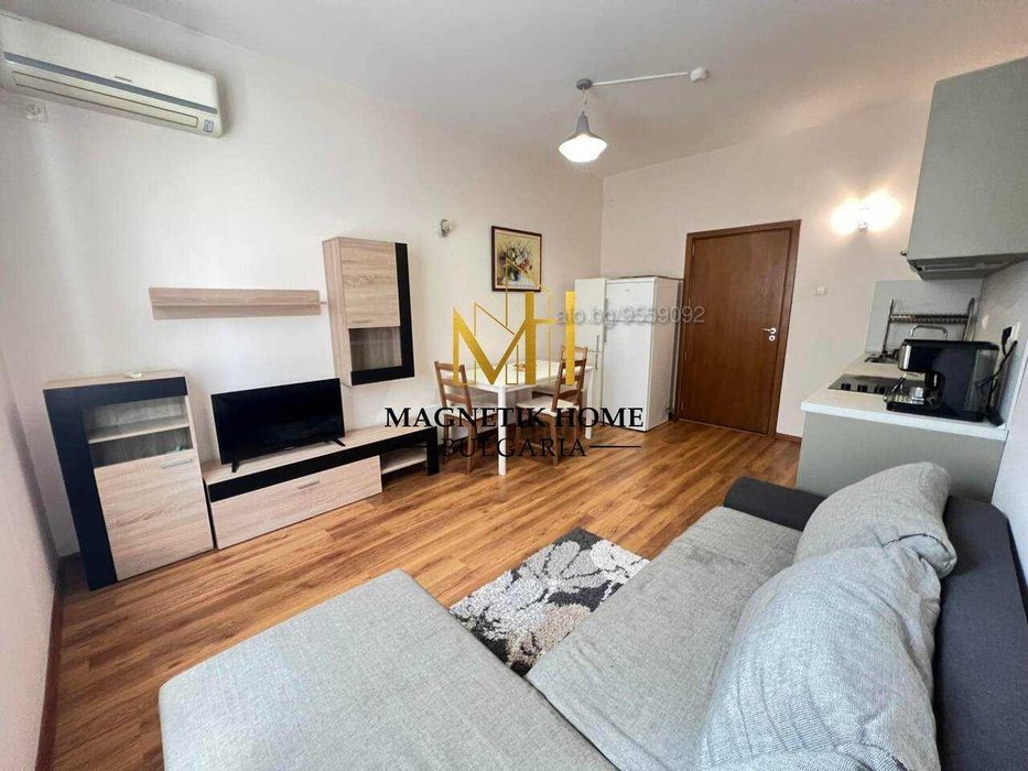 Брилянтен двустаен апартамент с паркомясто на метри от морската