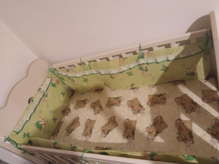 Продам коляску , кроватку , столик