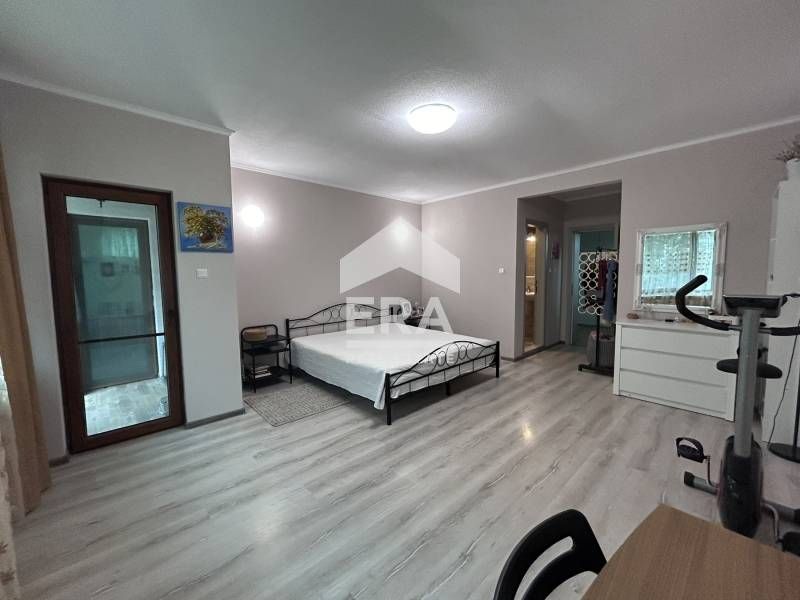 Eксклузивна двуетажна къща с частична морска панорама над Аладжа манас