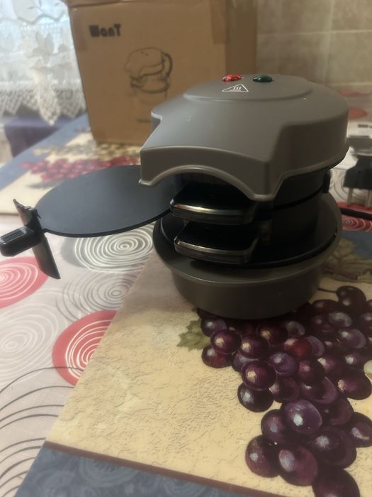Aparat de facut sandvisuri
