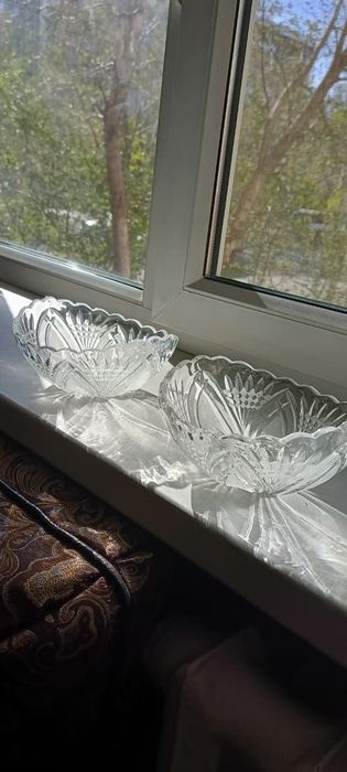 Хрустальные изделия в ассортименте.