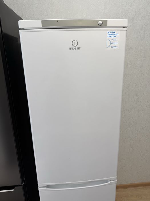 Холодильник Indesit