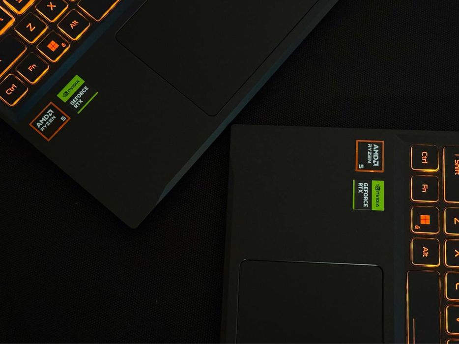 ACER NITRO V6 AI 180hz 15-Avlod RTX5050 gaming notebook