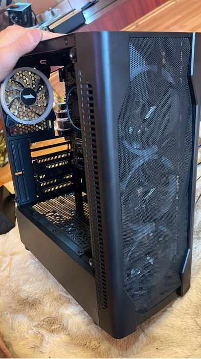 Construiesc PC-uri la comandă / Asamblare PC / PC Build personalizate