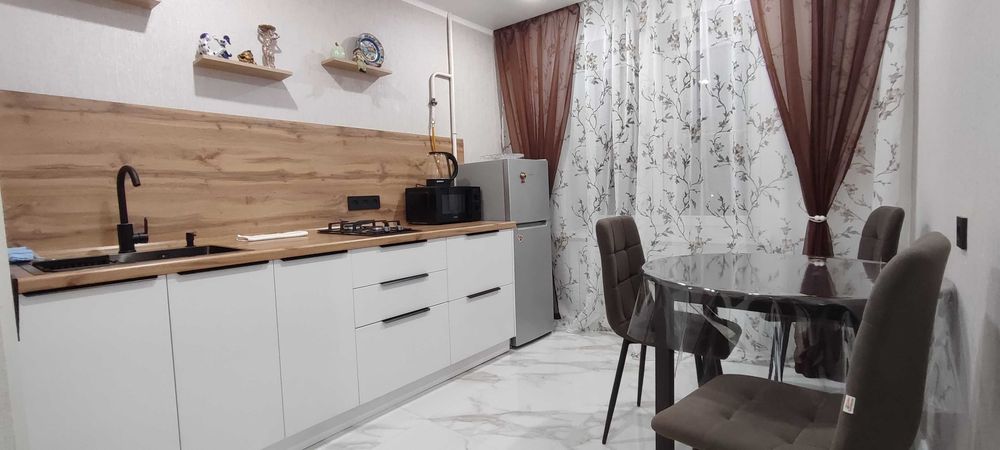 Школьник/VIP/SMART TV/Комфорт/ Сутки/Часы