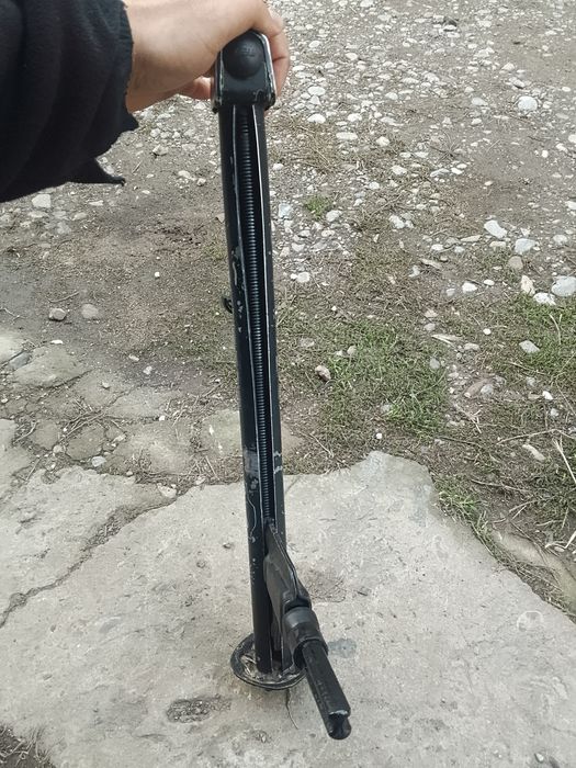 Продам оригинал домкрат на ешку Мерседес