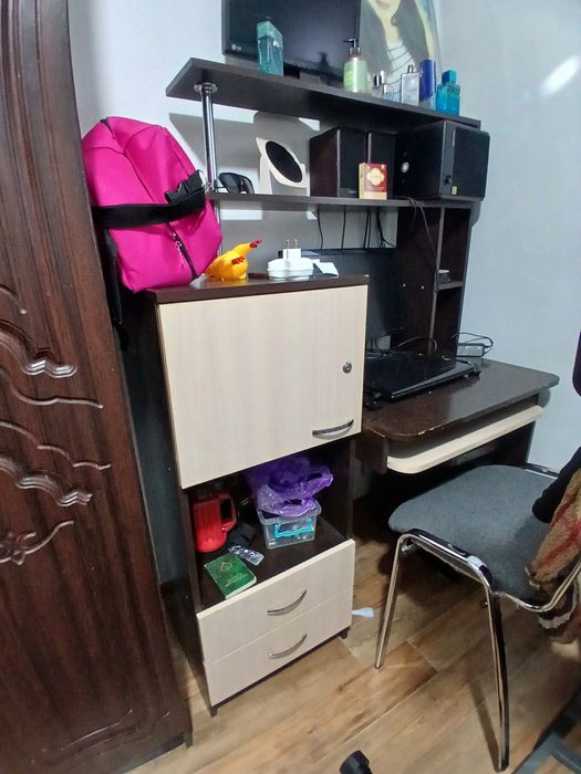 Продаю шкаф и компьютерный стол