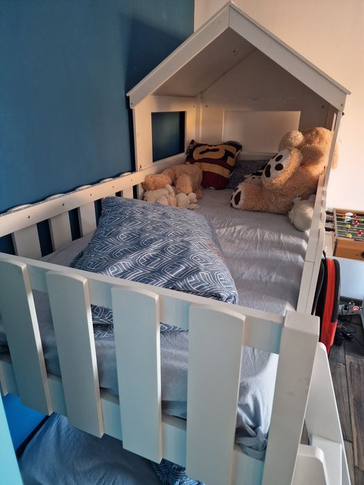 Pat tip căsuță pentru camera copiilor