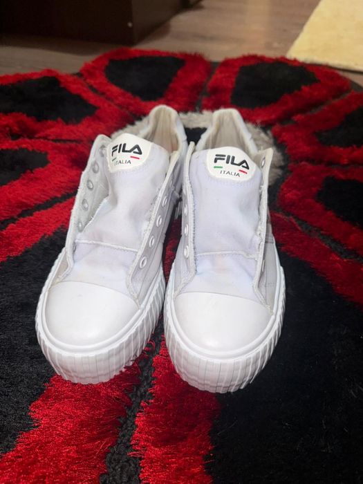 Vand adidasi fila