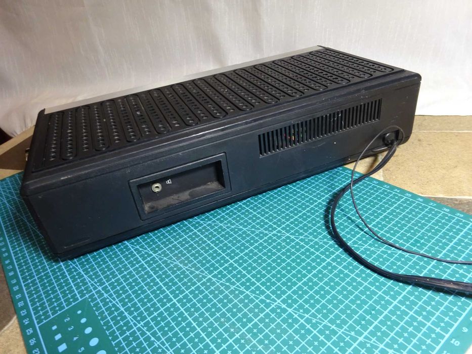 Aparat radio vintage cu ceas vfd /Atomic DGU 500