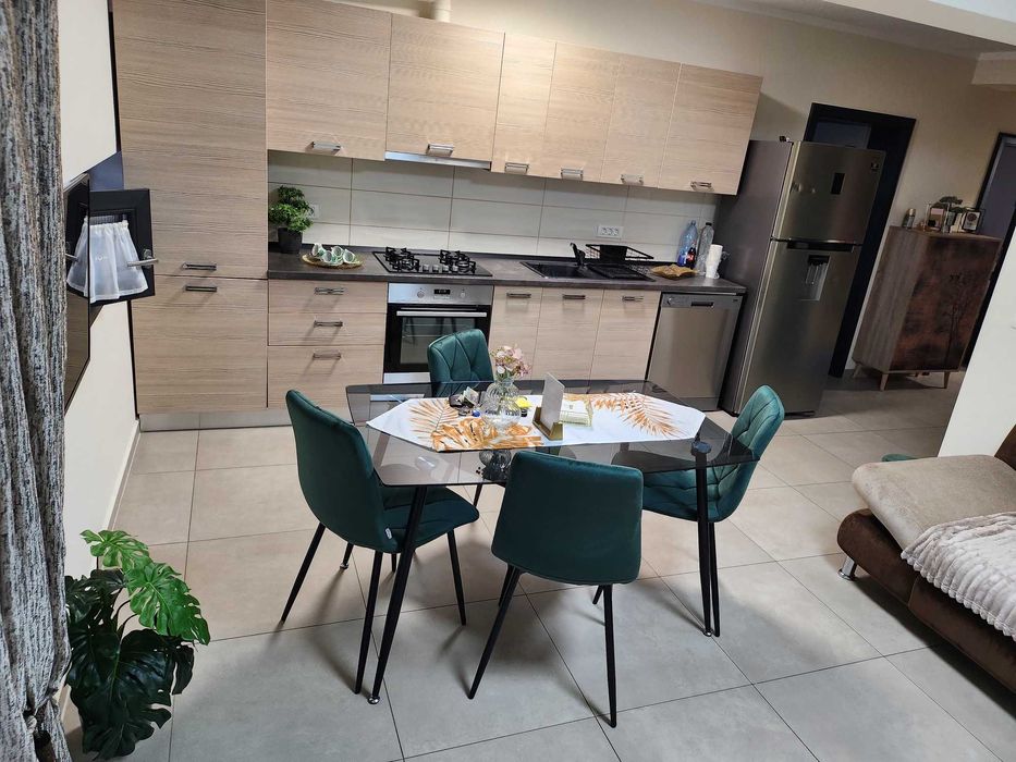 Apartament Cozy Dumbravita, 3 camere, 2 locuri de parcare, complet mobilat si utilat, aer curat, cauta chirias.