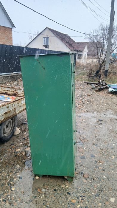 Сейф металически