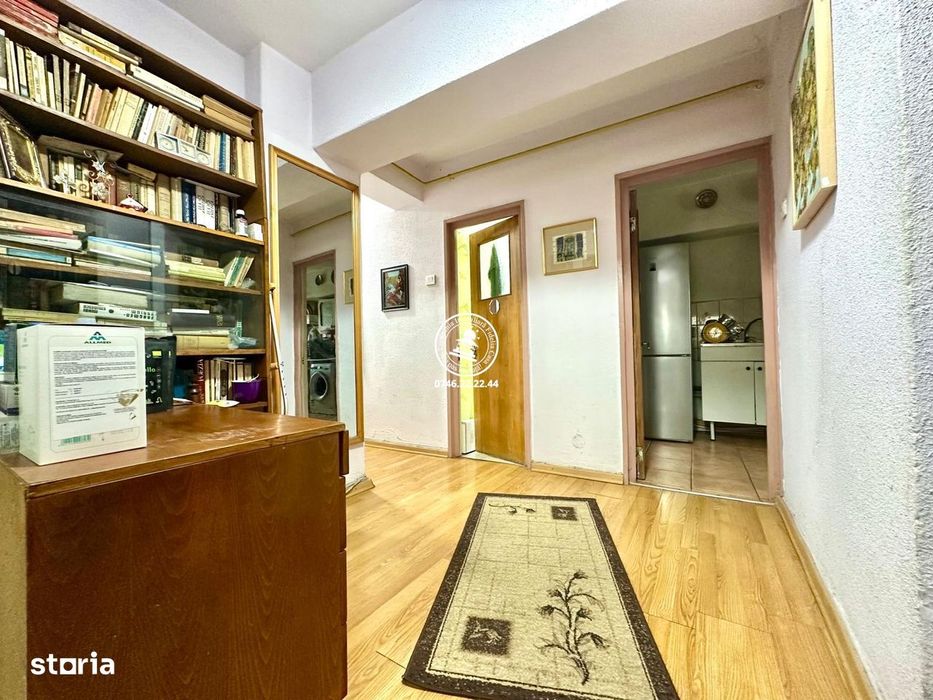 Apartament 4 camere  de vanzare  Centru,