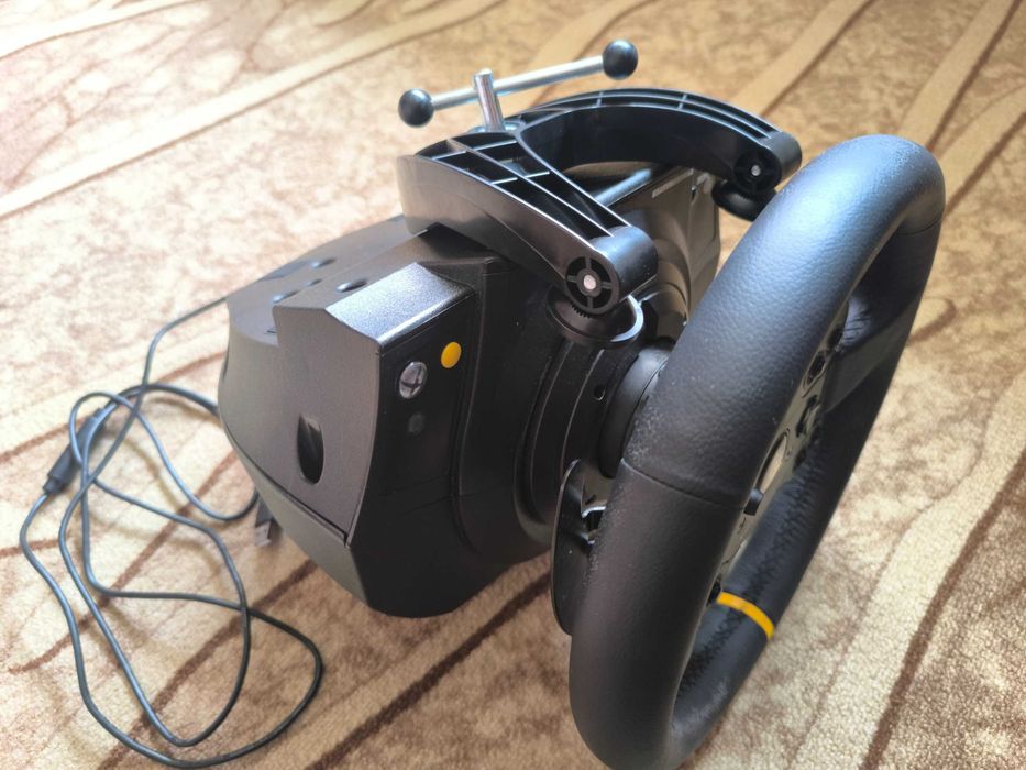 Пълен sim racing комплект на Thrustmaster