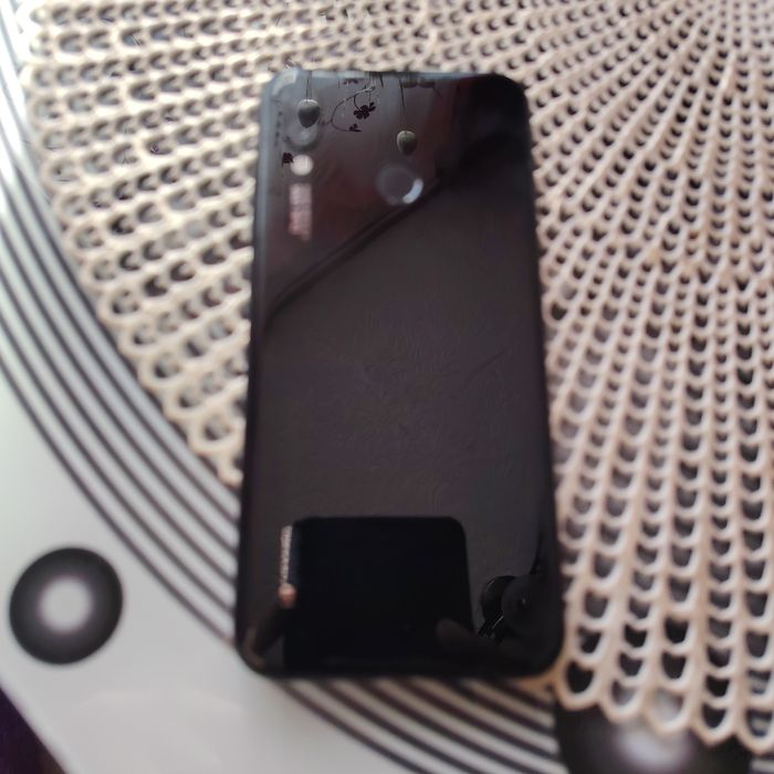 Vind un telefon mobil huawei  p20 lite