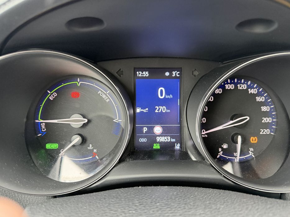 Persoana fizica,vand toyota Chr -2022