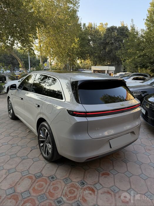 Lixiang L6 Фулл Позится