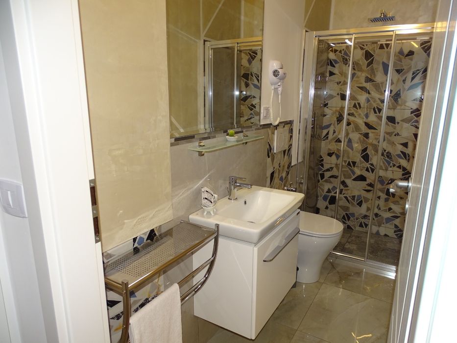 Închiriez ultracentral-apartament modern