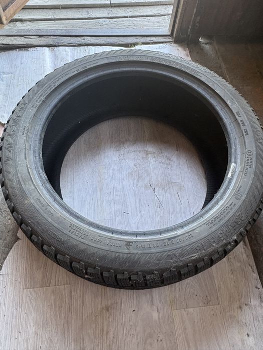 Продам 2 шины R18