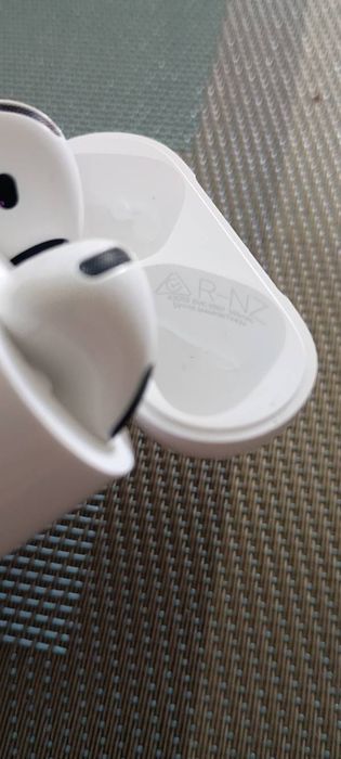 Apple AirPods 4 (generația a 4-a)