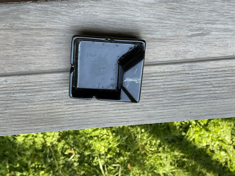 Много красив пепелник марка Давидов