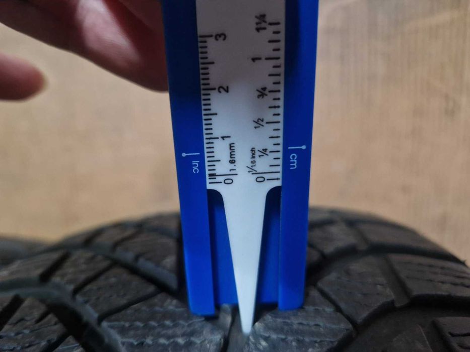 2 Yokohama R19 225/45
зимни гуми
DOT2020