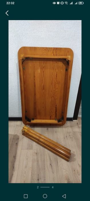 Деревянный стол со стульями