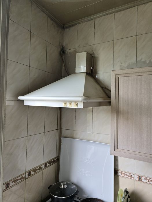 Вытяжка продаю старую