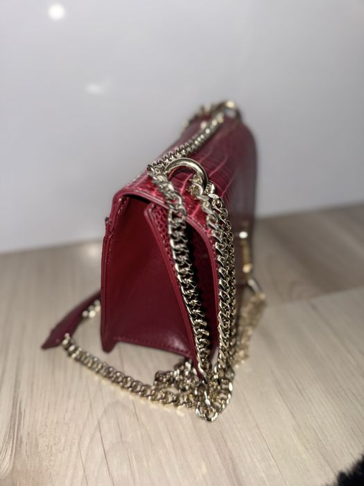 Steve Madden червена чанта със златно лого