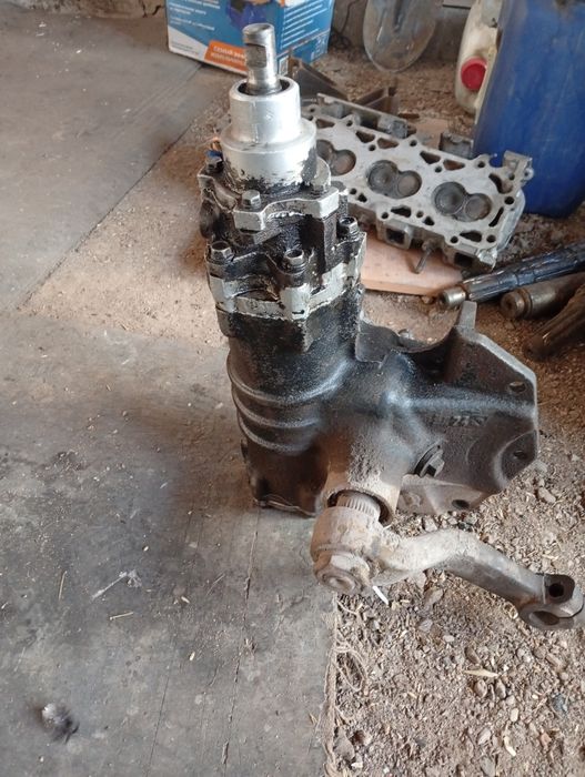 Продам рулевой калонка ГУР на Зил