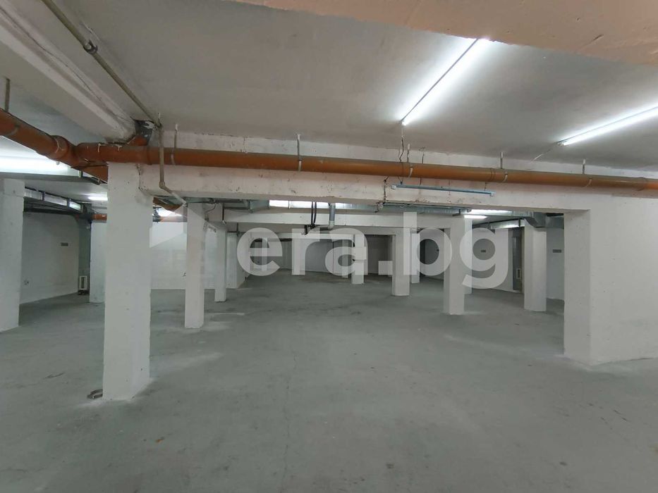 Закрито паркомясто в подземен паркинг в район"Погреби"