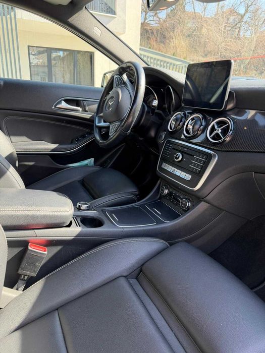 Vând Mercedes Benz GLA 200d