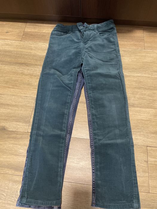 Vând pachet cu trei perechi de pantaloni și hăinuță pufoasă!