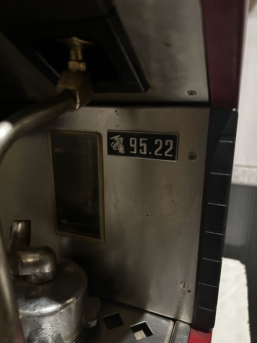 Професионална кафе машина La San Marco 95.22 – 2 групи  Продавам професионална италианска еспресо машина La San Marco 95.22, с две групи
