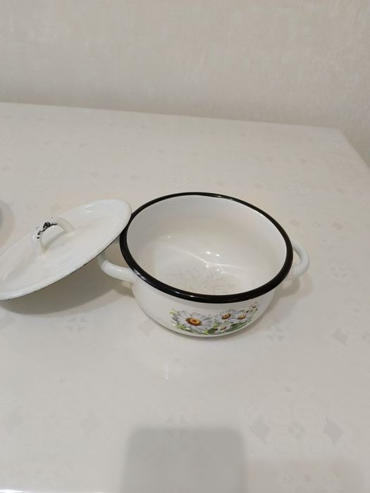 Продам  миску и кастрюли эмалированные б.у.