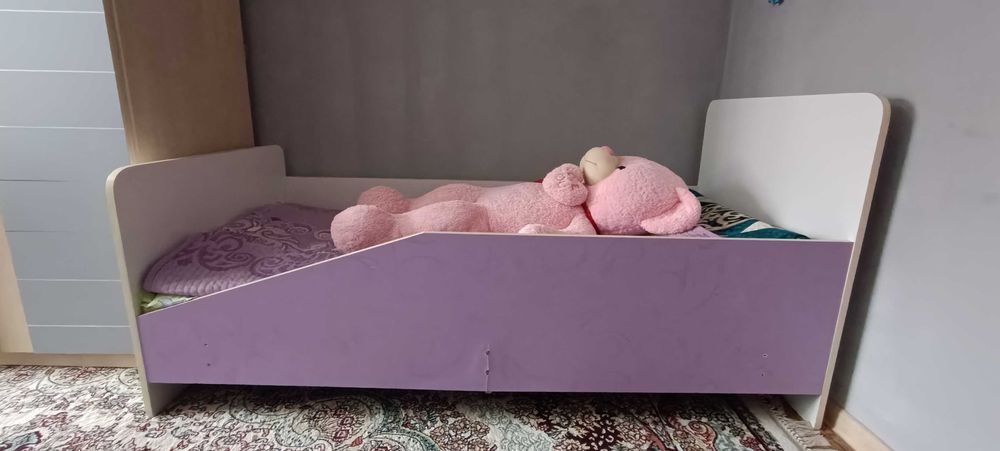 Детский кровать, шкаф и камот