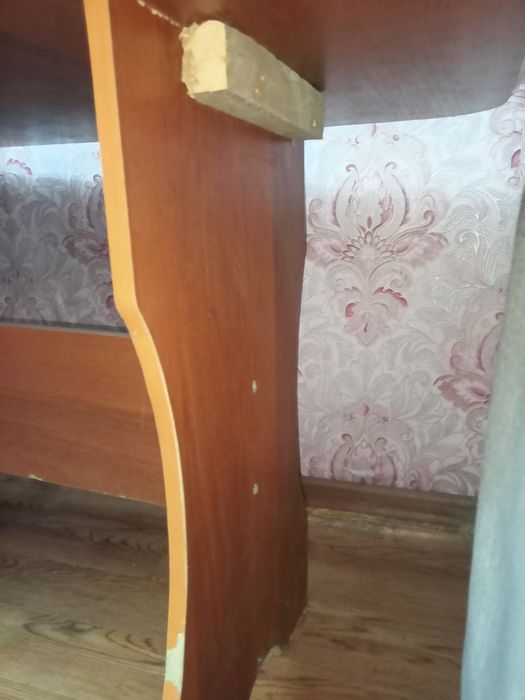 Продам обеденный стол