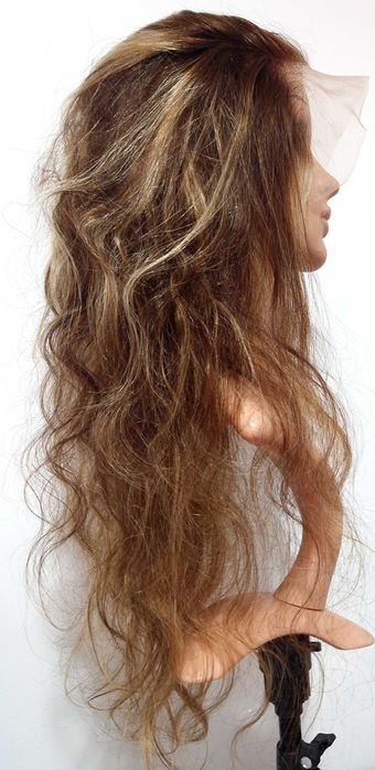 Чуплива естествена перука от бразилска коса 70-75 см - Lace Front 13x6, кафява с руси кичури