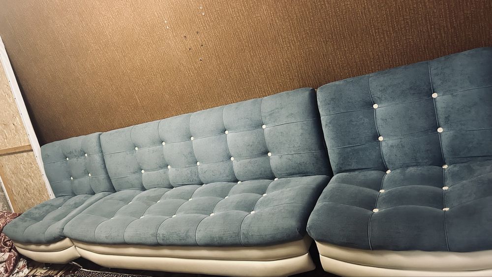 Продаю диван два кресломи